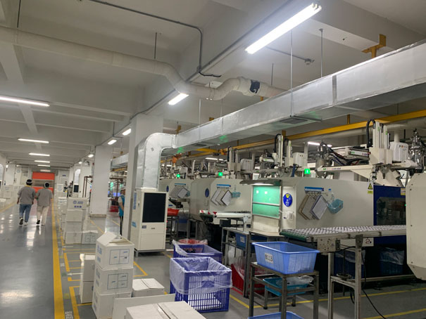 注塑廠降溫安裝蒸發冷省電空調-立式管道機組