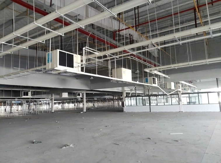 大型制衣廠整體降溫，安裝蒸發(fā)冷省電空調-臥式軸流機組