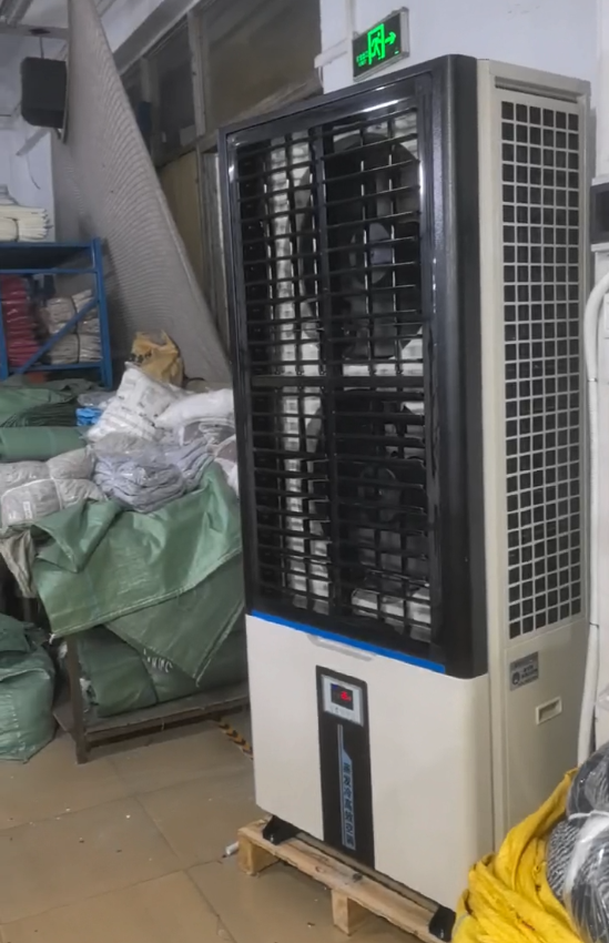 制衣廠整體降溫，安裝工業(yè)省電空調(diào)-立式軸流雙風口機組